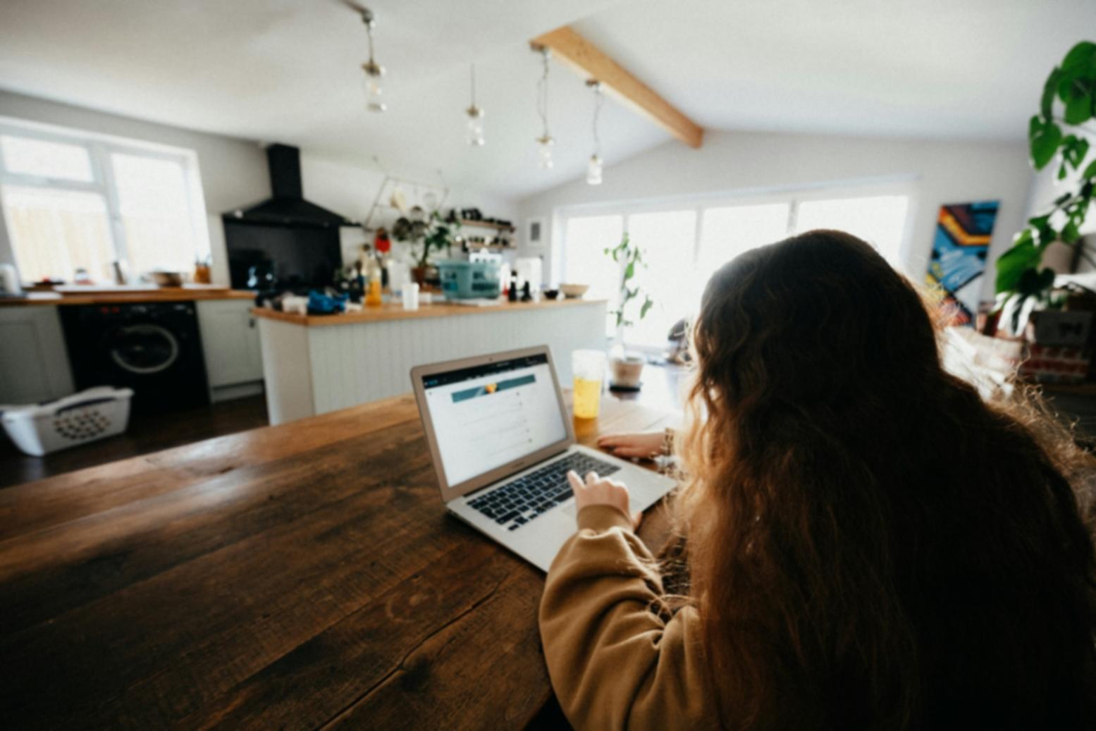 Análisis financiero detallado con gráficos y datos reales